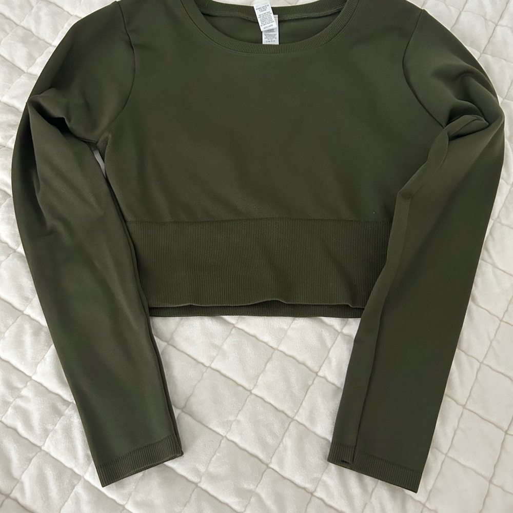 Olive Green Women's Long Sleeve Athletic Fit Crop Top